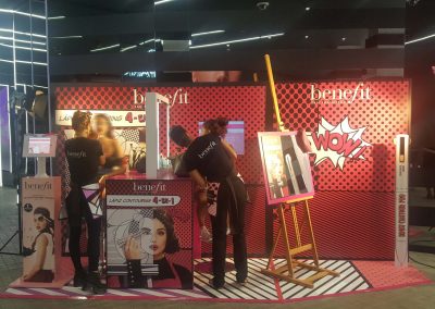 Benefit - Stand Sephora Triangle